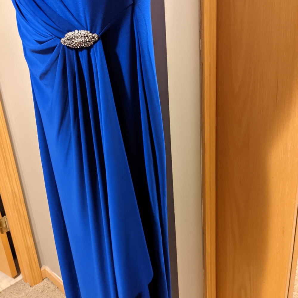 Formal dress - Picture 6 of 6